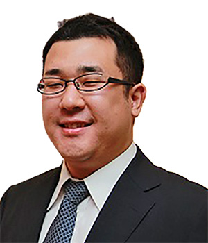 講師