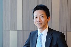 高山吏司氏